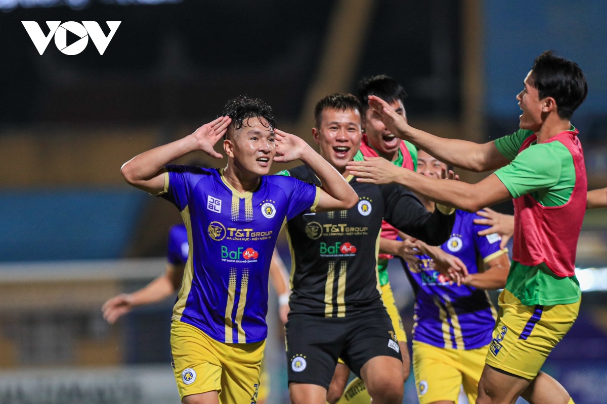 Hạ gục Bình Định nhờ 2 siêu phẩm, Hà Nội FC lập hat-trick vô địch Cúp Quốc gia